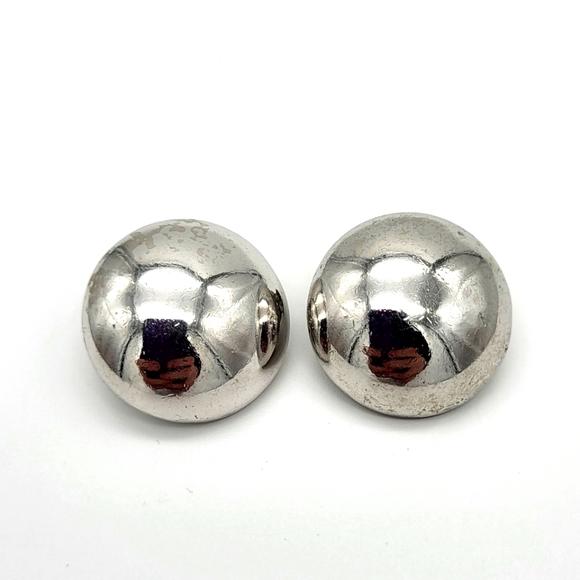 Monet Jewelry - Vintage Monet Clip on earrings